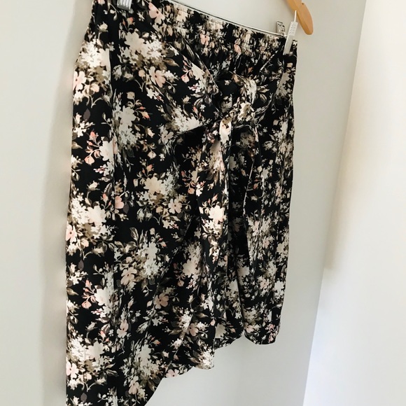 Club Monaco Floral Skirt - Picture 3 of 7